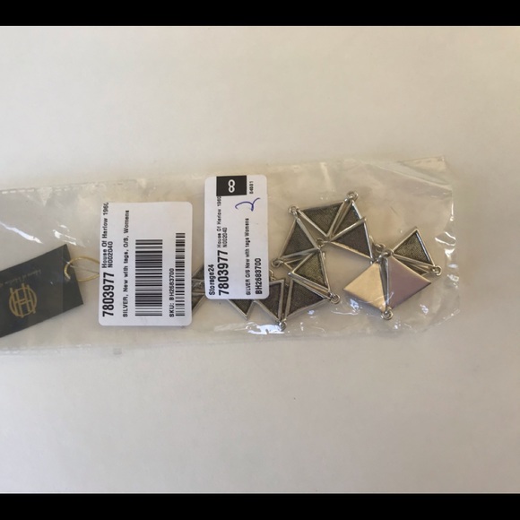 Women’s Etched Antique Collar Necklace - Picture 5 of 6